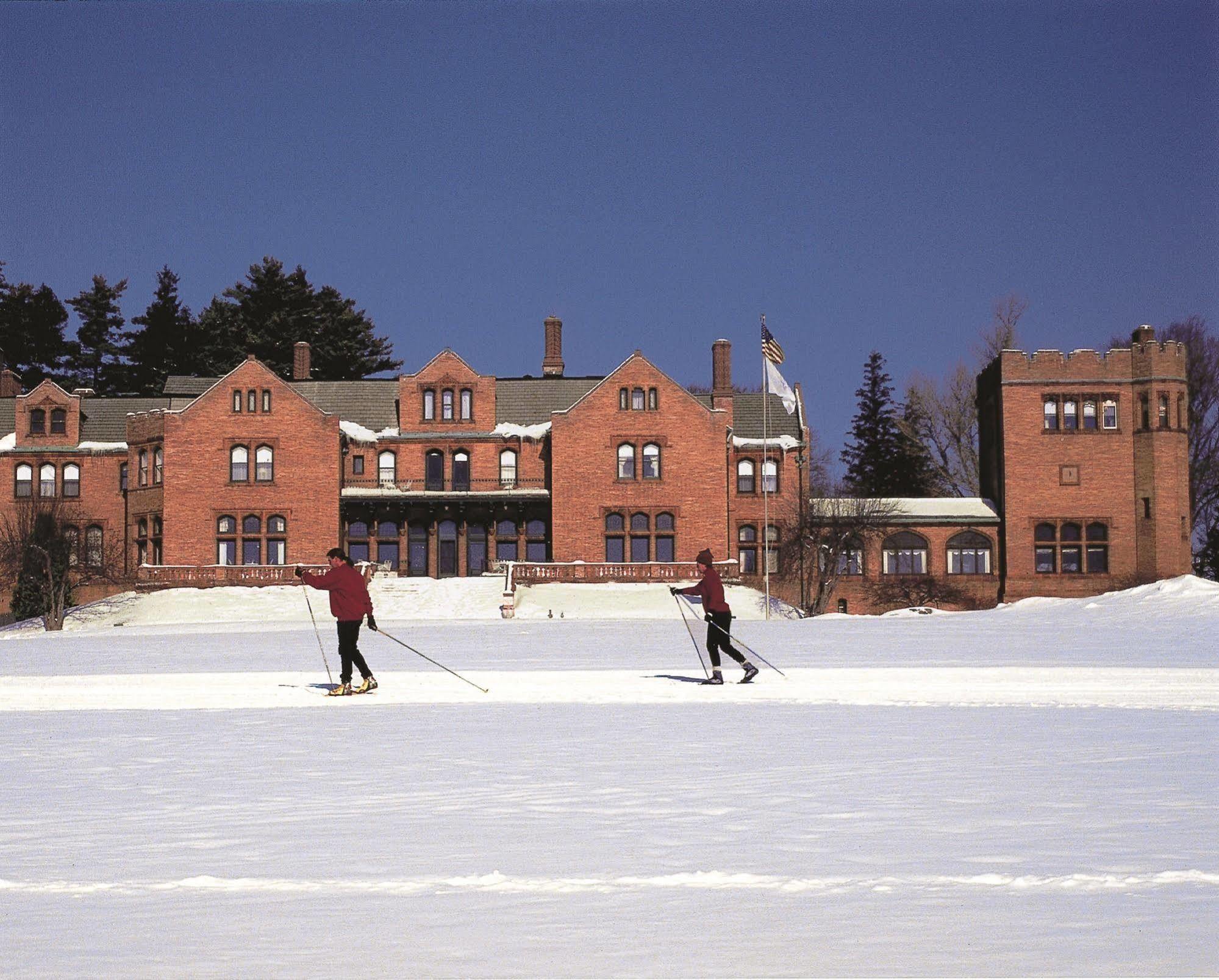 Cranwell Spa And Golf Resort (Adults Only) Lenox Servis gambar